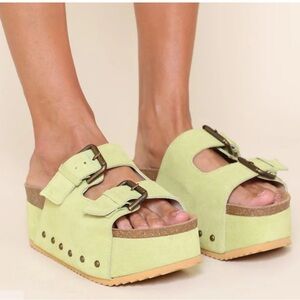 2.5” Platform Suede Sandal